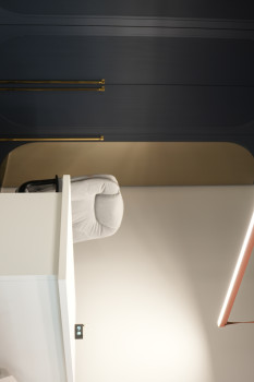 Фасад со скрытыми дверями