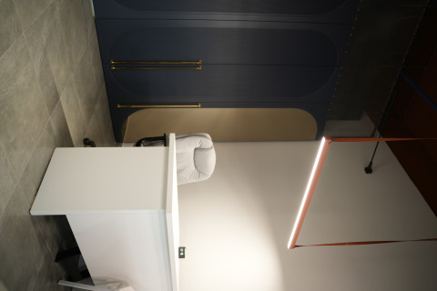 Фасад со скрытыми дверями