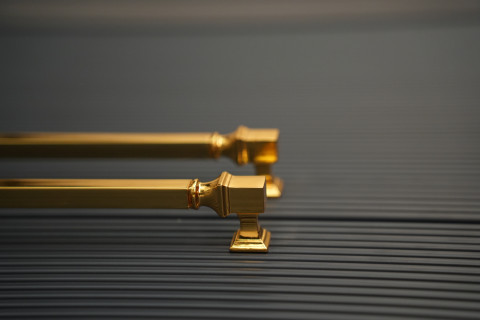 Фасад со скрытыми дверями